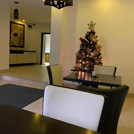 Chic 3*